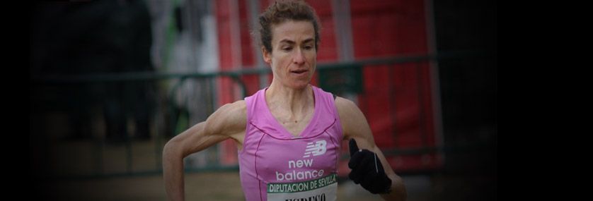 Elena Espeso (New Balance) frena en seco por culpa de un fibroma