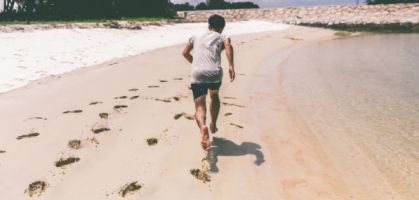 ¿Por qué es bueno correr en la playa?