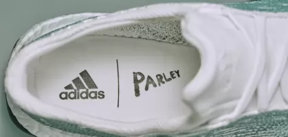 adidas lanza una edición especial de zapatillas fabricadas con plástico recogido de los océanos