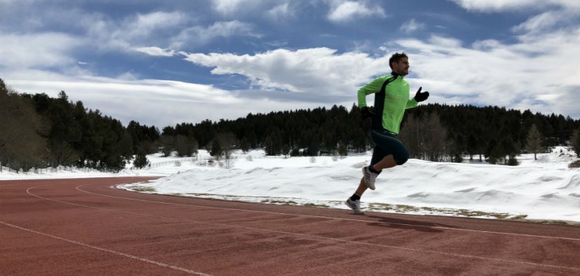 Hypoxia and altitude training: the benefits and risks in running