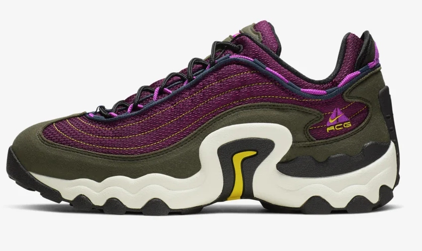 Nike Air Skarn Vivid Purple était une chaussure de trekking