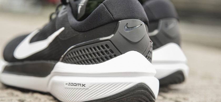 reunirse Excavación Antorchas Nike Air Zoom Vomero 15: características y opiniones - Zapatillas running |  Runnea