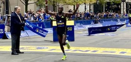 Diana Kipyogei y Benson Kipruto ganan el Maratón de Boston 2021