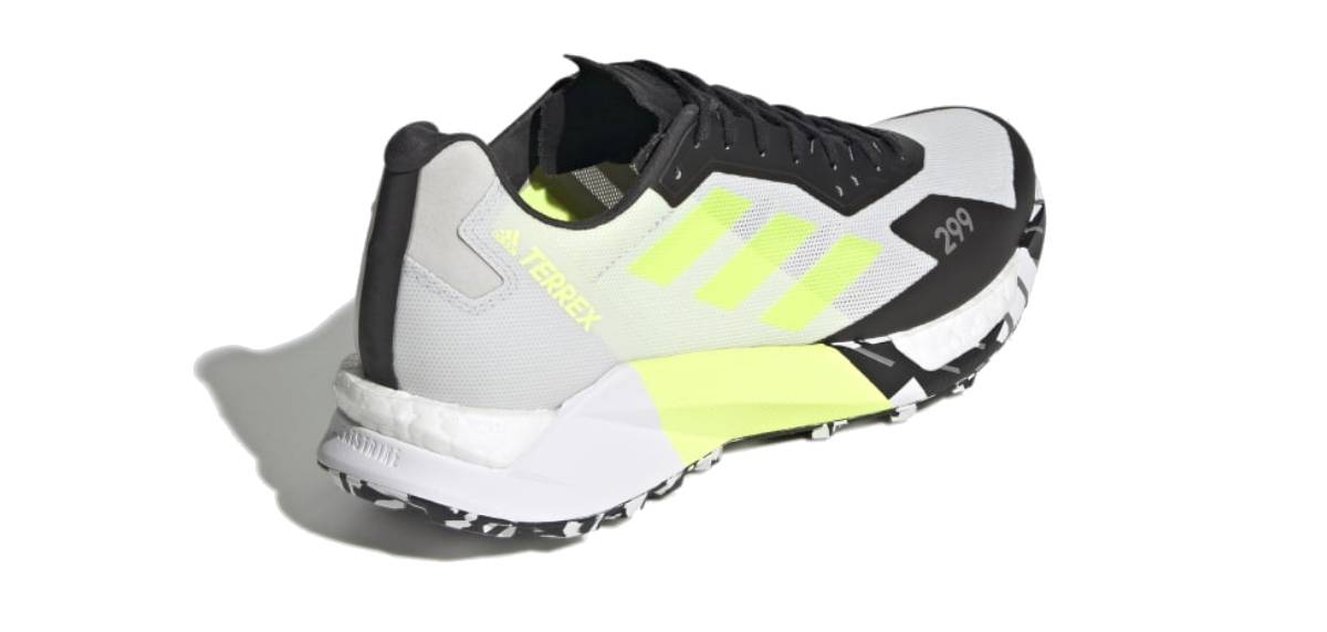 Adidas Terrex Agravic Ultra: Las zapatillas trail con placa de carbono