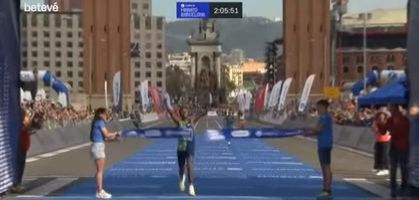 Clasificación Maratón de Barcelona 2022: Doble récord de Adane y Dekebo