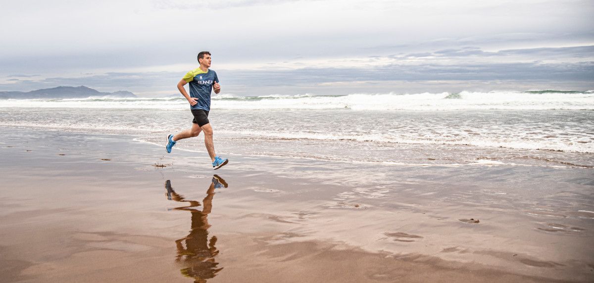 Running on the beach with or without Running shoes Which is better?