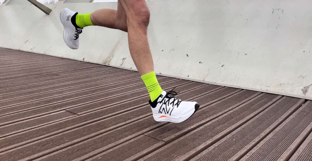 Pourquoi la New Balance Fuelcell Propel v4 pourrait devenir l'une des meilleures chaussures running pied de 2023
