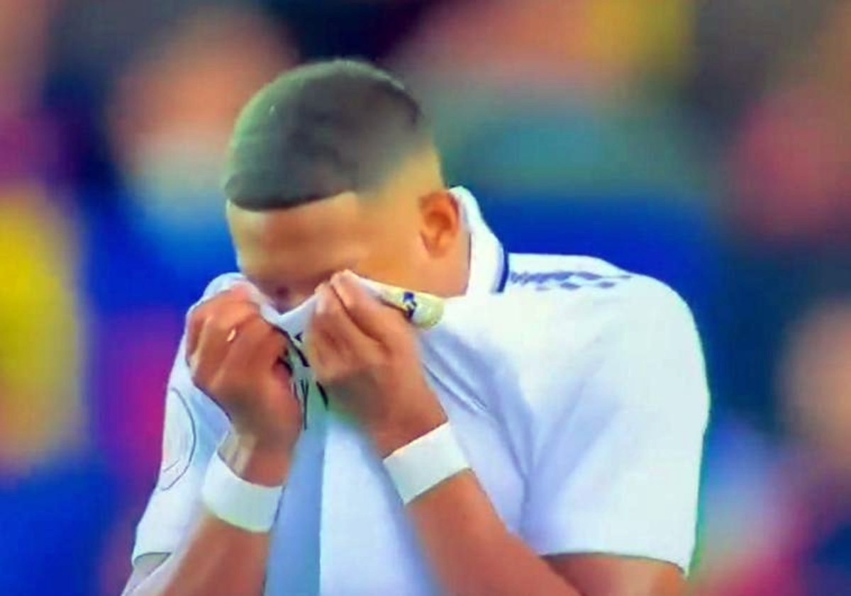Why do Real Madrid players smell the chests of their jerseys during