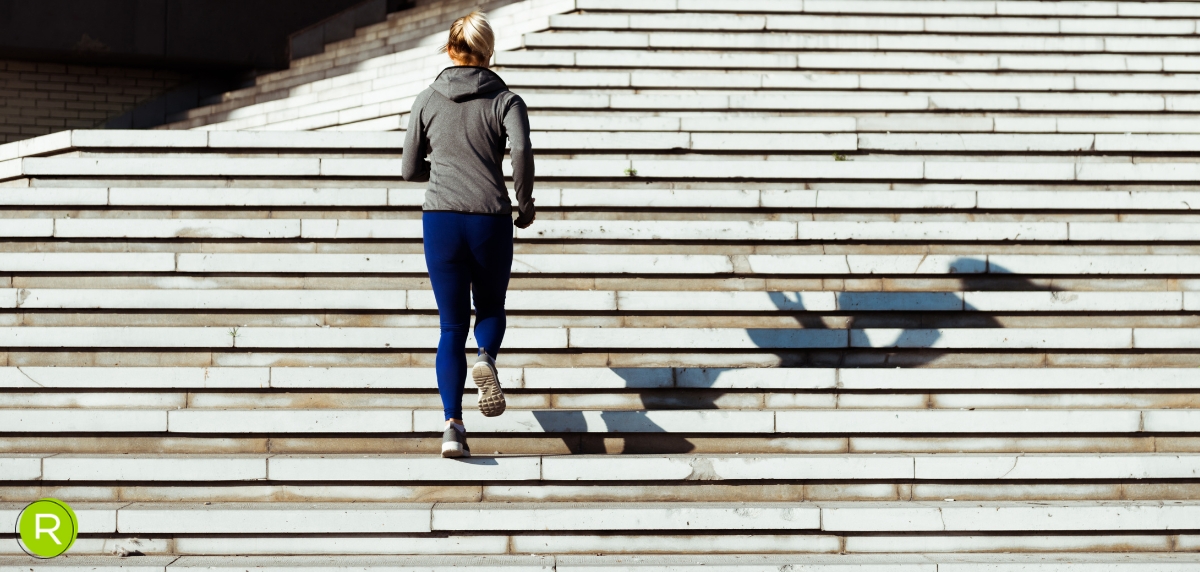 Stair workout: 5 benefits of going up and down stairs - tips