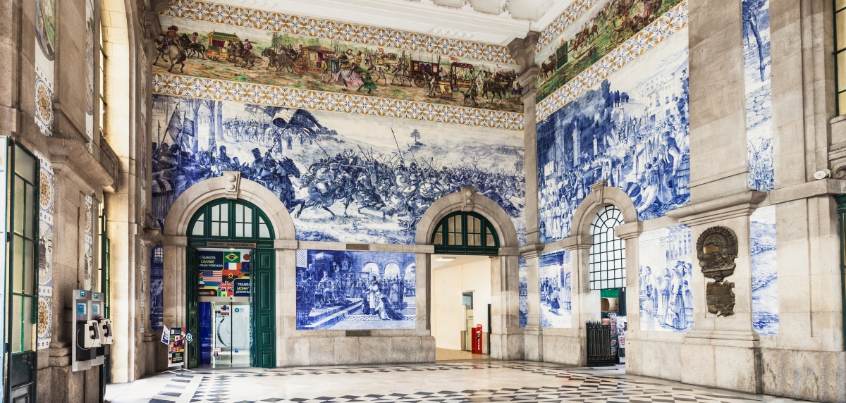 How to combine running and tourism in the city of Porto? San Benito Station