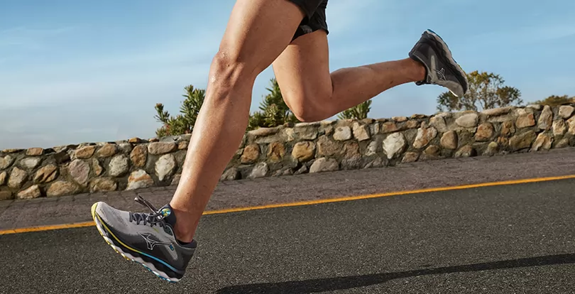 Elige las mejores zapatillas running para hombre y mejora tus marcas