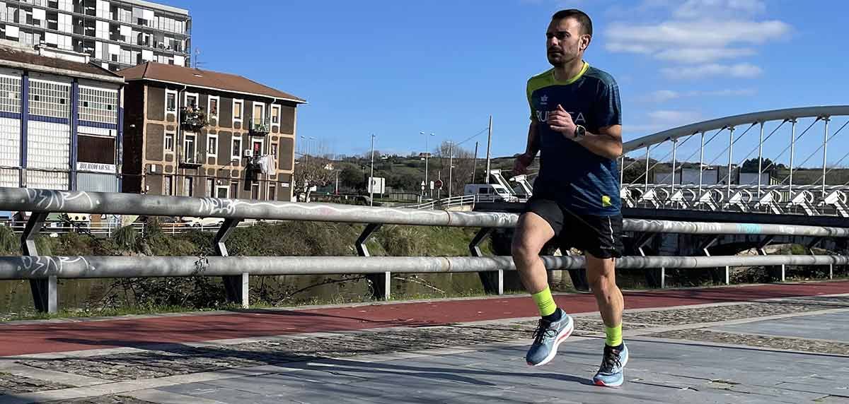 Zapatillas de running de máxima amortiguación Mizuno para corredores neutros