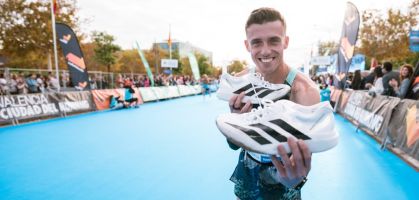 Carlos Mayo le saca chispas a las Adidas Adizero Adios Pro EVO 1 en el Medio Maratón de Valencia