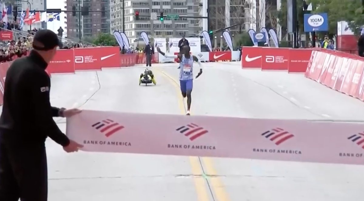 Kelvin Kiptum breaks the world record at the Chicago Marathon and puts Nike back in the spotlight