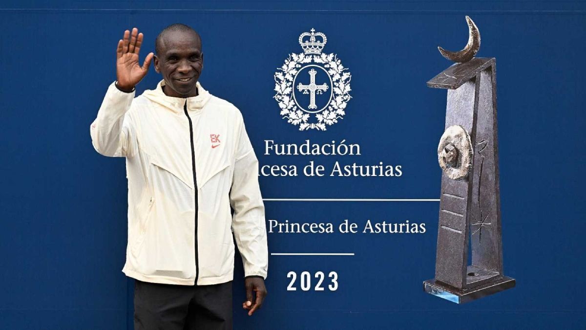 Eliud Kipchoge reçoit le prix Princesse des Asturies et promet de viser sa troisième médaille d'or olympique