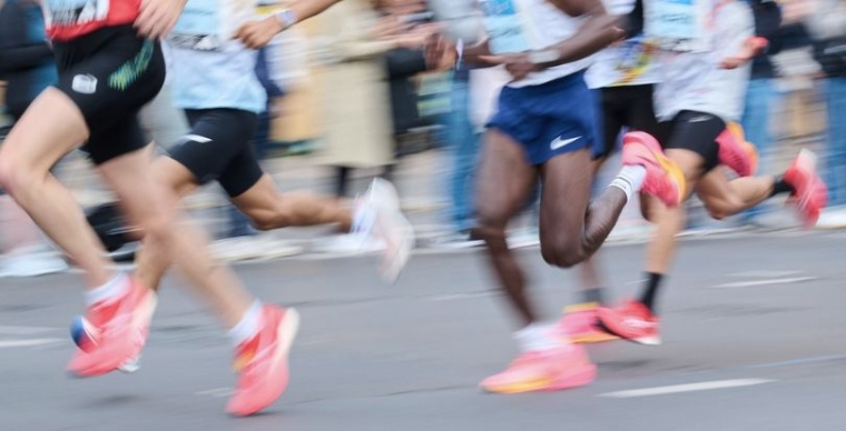 Zapatillas con placa de carbono para trail running: Maratón