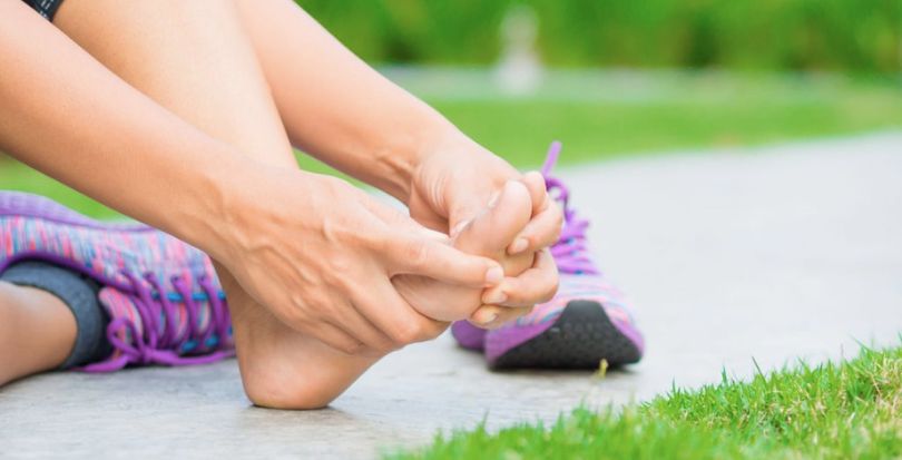 How to protect the foot to avoid black toenails while running: Runner
