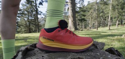 Salomon tiene una de las zapatillas trail más versátiles del mercado para que domines, pero para que también disfrutes de cada una de tus aventuras en la montaña