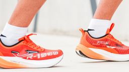 È la scarpa running di JOMA di cui tutti parlano e che promette di migliorare i tempi della maratona.