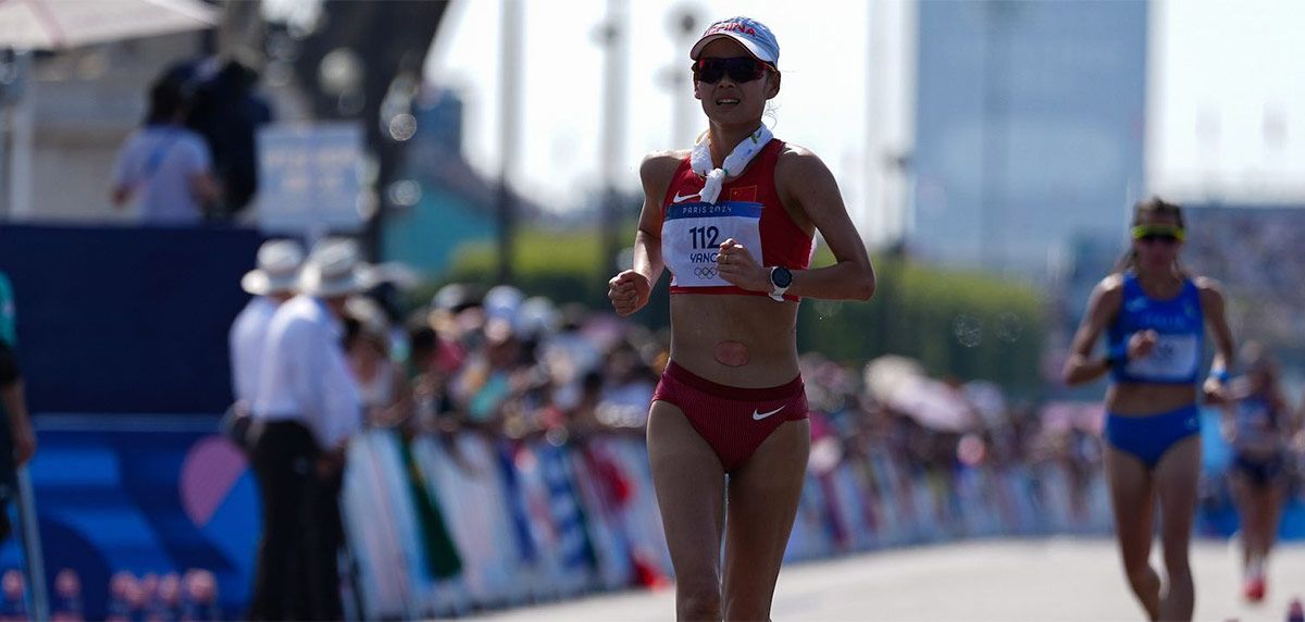 L'ultima tendenza dell'atletica su strada: correre con un cerotto all'ombelico - perché e a cosa serve?