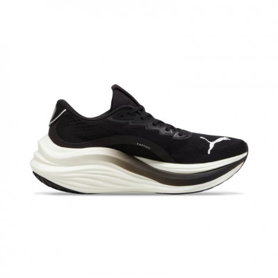 running shoe Puma MagMax Nitro