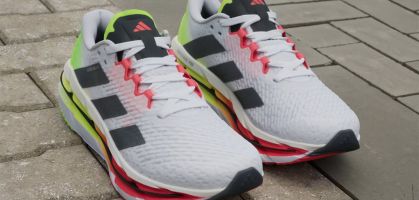 adidas Adistar Byd, la scarpa running per lunghe distanze con piastra in carbonio per ammortizzazione, ritorno di energia e stabilità