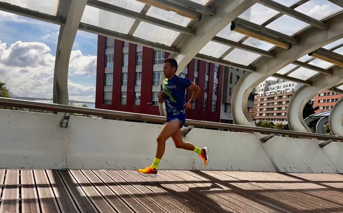 A que ritmo devo correr nas minhas sessões de treino para melhorar os meus tempos de corrida?