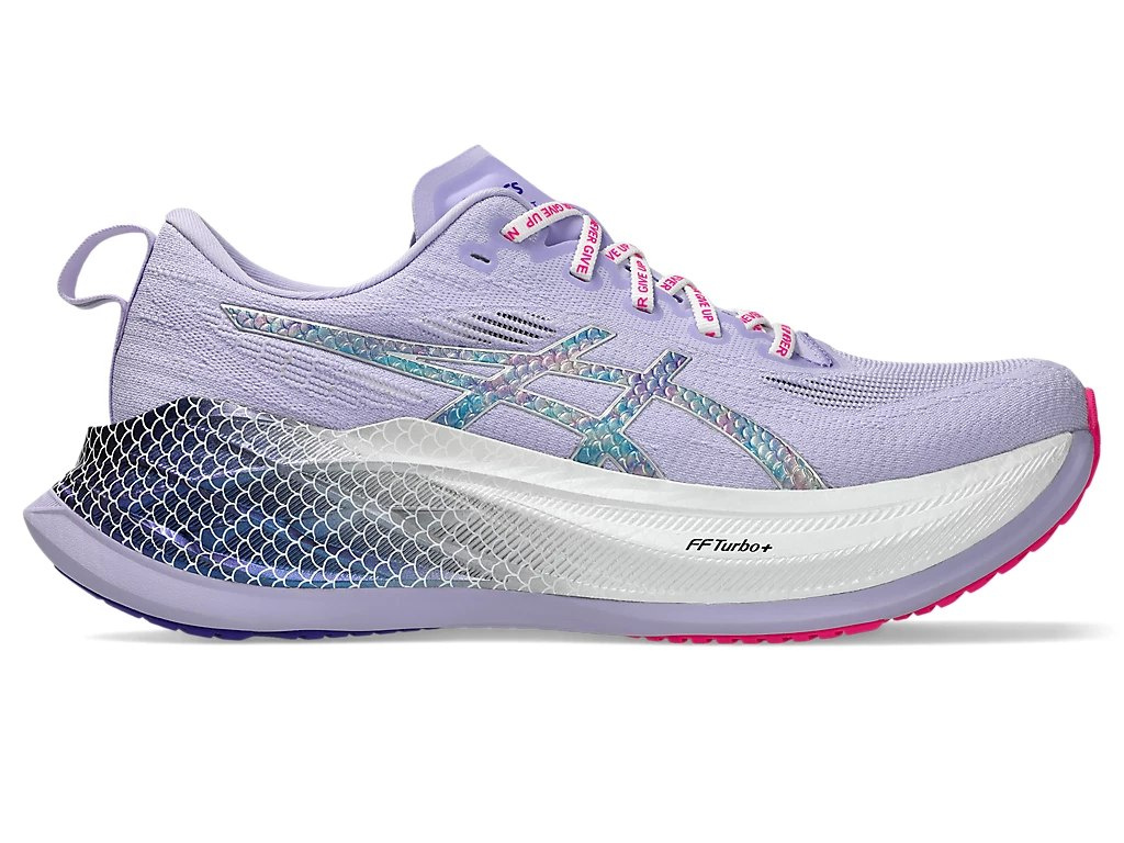 ASICS lancia la nuova Superblast 2, disegnata dalla triatleta Lucy Charles-Barclay La Sirena