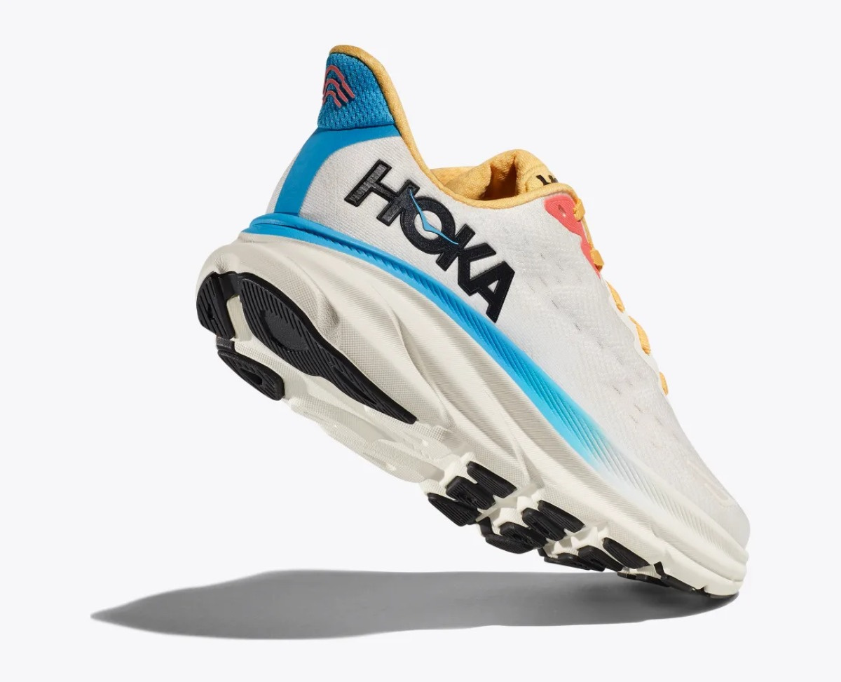 Asics Novablast 4 vs. Hoka Clifton 9: the battle between the most searched 2 running shoes on Google