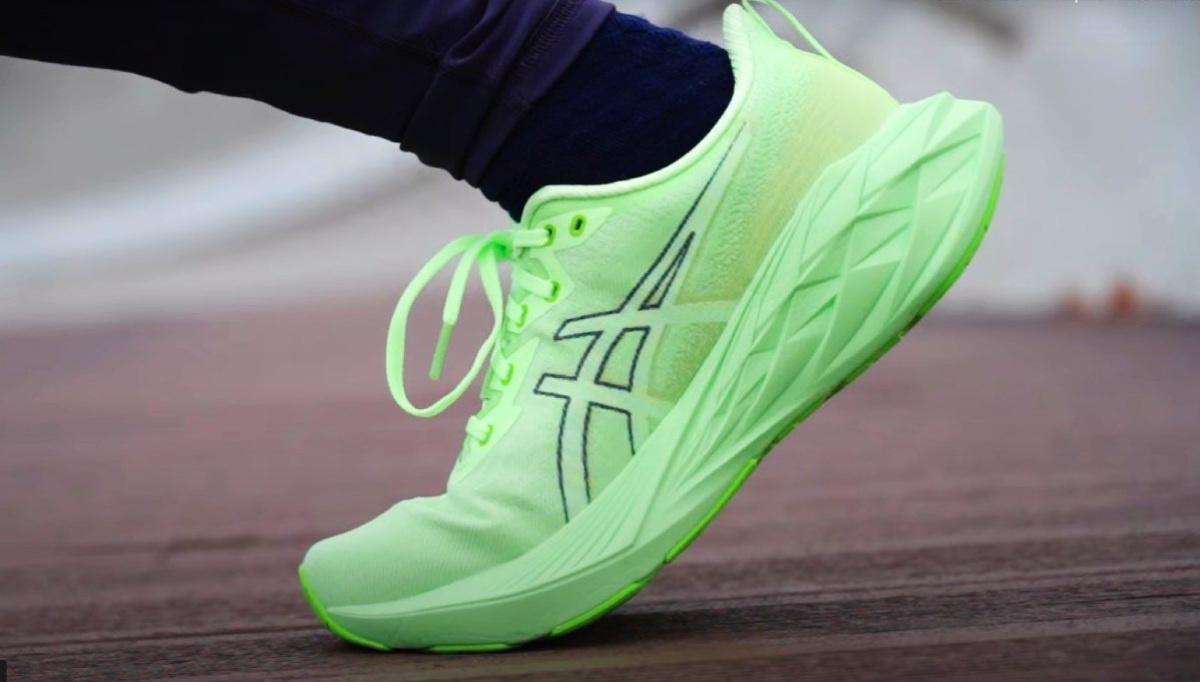 Asics Novablast 4 vs. Hoka Clifton 9: the battle between the most searched running 2 shoes on Google