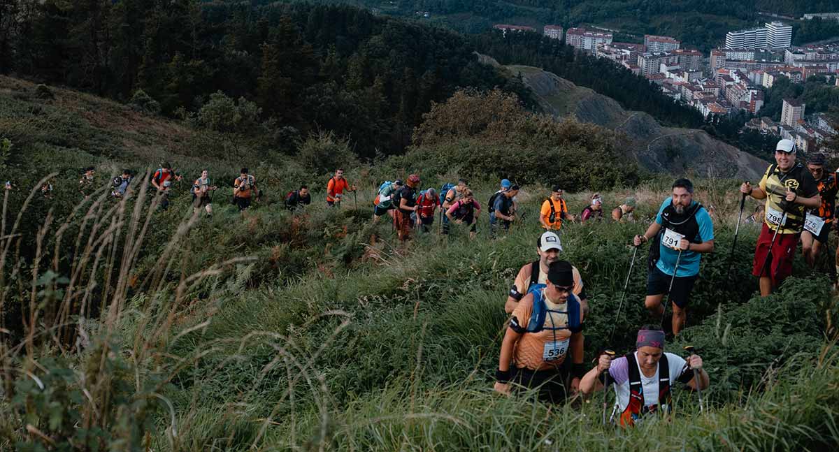 Trail y la marcha larga en 42 kilómetros y 2100 metros de desnivel positivo