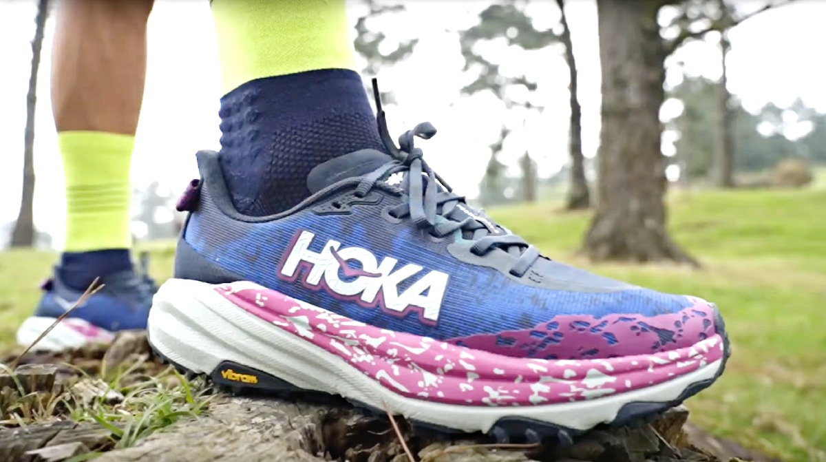 A batalha pelo sapatilha de trail mais versátil: Hoka Speedgoat 6 vs New Balance Balance Hierro v8