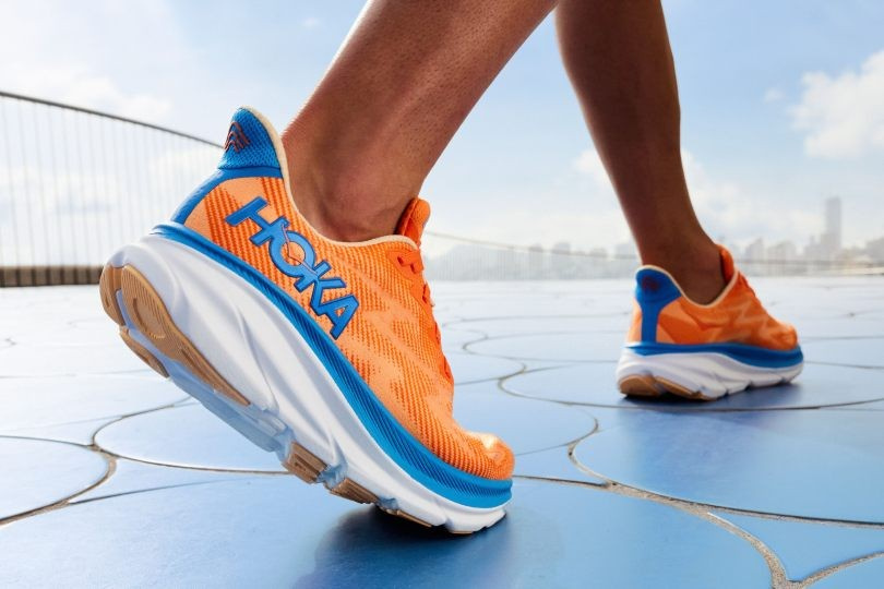 A batalha para ser o melhor sapatilha de running de sapatilha de running em termos de preço - New Balance FuelCell Propel v5 vs HOKA Clifton 9 runnea 