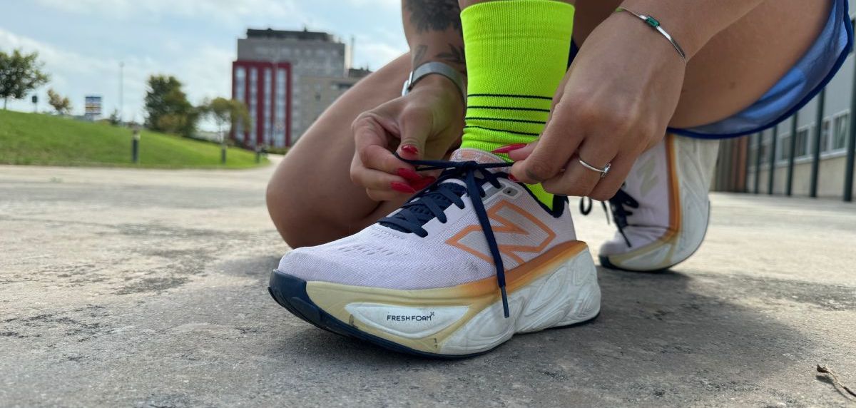 Las 9 zapatillas de entrenamiento diario de New Balance que te harán sacar tu mejor versión sobre el asfalto