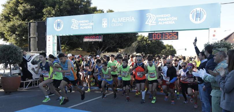 Media Maratón Almería 2025: Salida