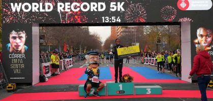 Beatrice Chebet vuelve a hacer historia en Barcelona: récord del mundo con las Nike Alphafly 3 y primera mujer en bajar de los 14 minutos