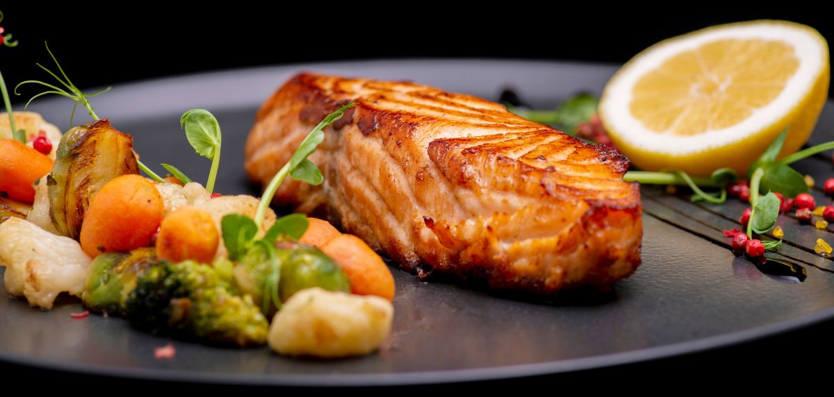 Los 10 mejores alimentos ricos en vitamina E para runners - Pescado azul (ejemplo claro: salmón)
