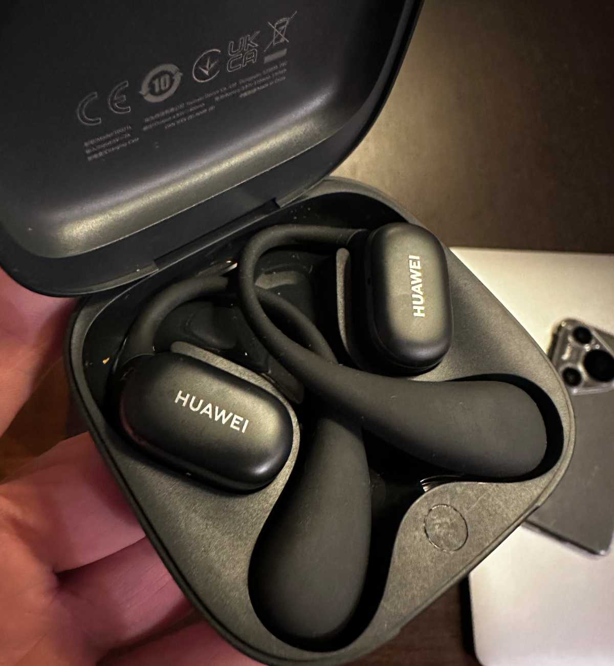Auriculares de conducción ósea y 