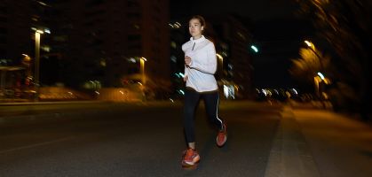 The latest from JOMA is called R-Night, the new collection to shine in every kilometer of your night outings