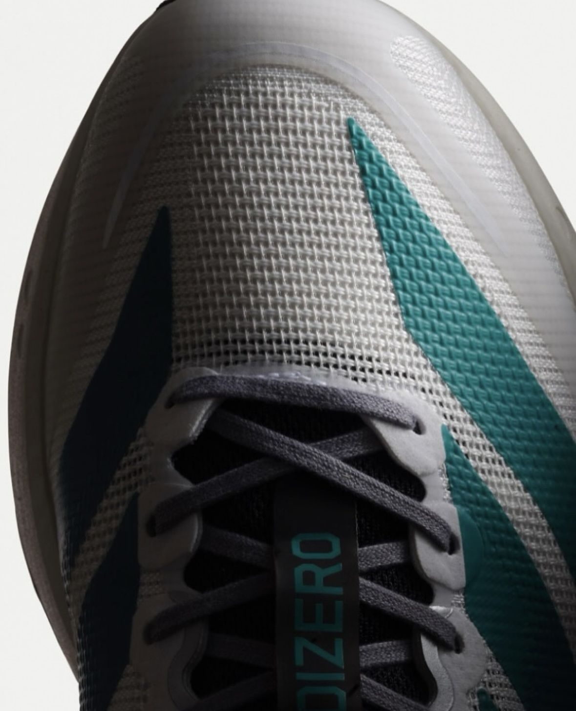 La batalla por ser la mejor zapatilla con placa para oposiciones: Puma Deviate Nitro 3 vs Adidas Adizero Boston 13