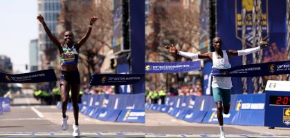 John Korir y Sharon Lokedi se coronan en la Maratón de Boston 2025 y éstas han sido las zapatillas voladoras ganadoras