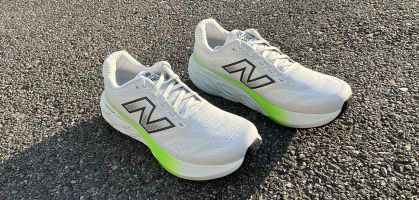 Vous souhaitez courir avec un grand confort et accumuler les kilomètres sans souci ? Cette chaussure de New Balance est la solution !