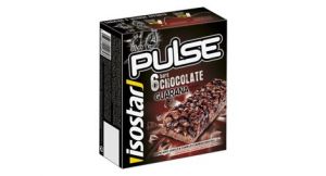 Envase de 6 barritas energeticas isostar pulse chocolate guarana 6x23g